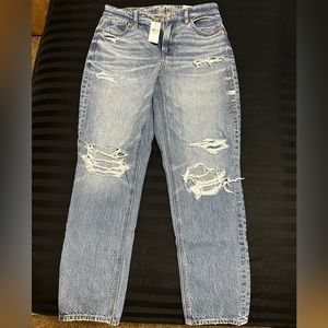 NWT Size 6 American eagle mom jeans